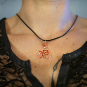 Collier Clitoris 1/3 Paillette Rouge